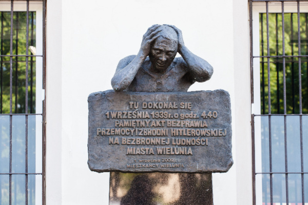 Wielun Poland - Monument commemorating the outbreak of World War II on 1 September 1939 (01-09-1939), when Germany attacked Poland. // fot. LIDERO / shutterstock.com 